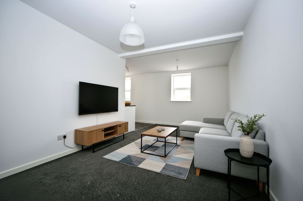 Property photo 3 of 8