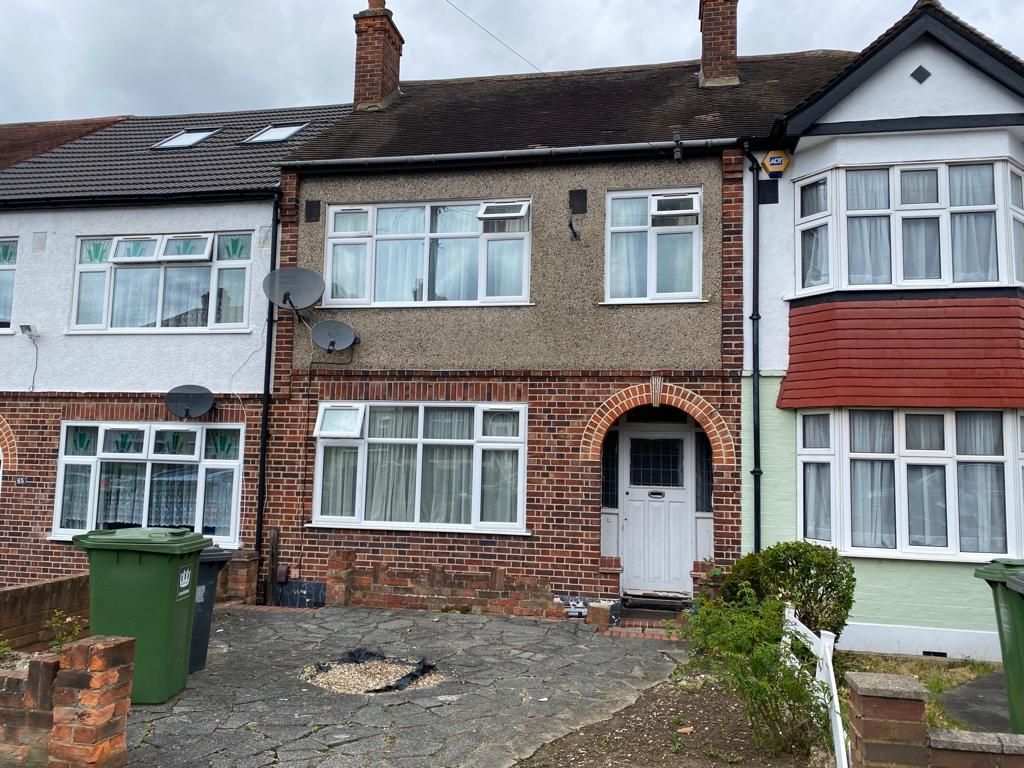 Property photo 1 of 9 Chain Free Three Bedroom Mid Terraced House