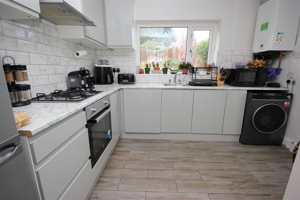 Property photo 2 of 11 Kitchen.Jpg