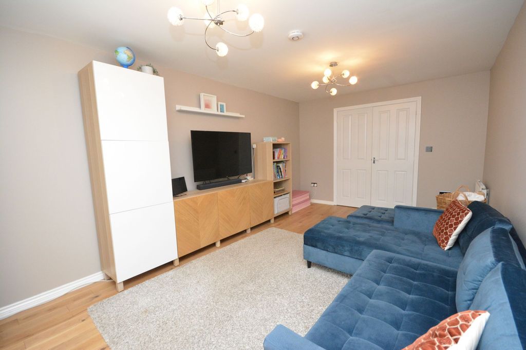 Property photo 2 of 23