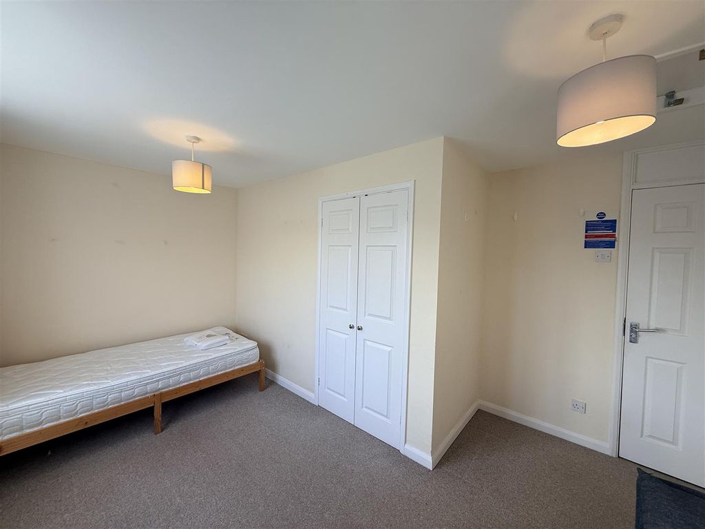 Property photo 3 of 5 Bedroom 5