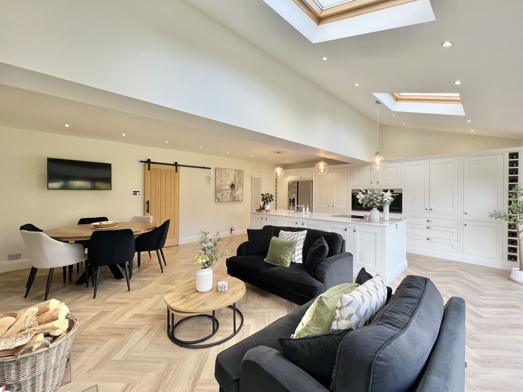 Property photo 2 of 30