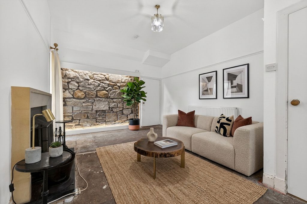 Property photo 1 of 32