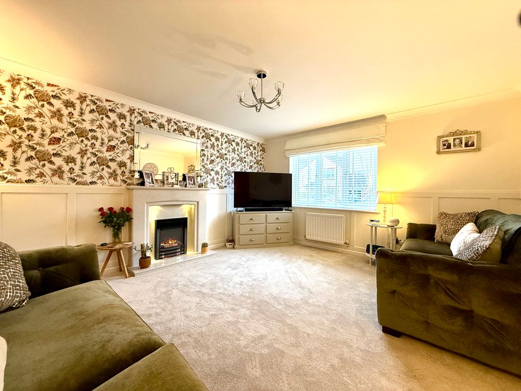 Property photo 2 of 22 Lounge