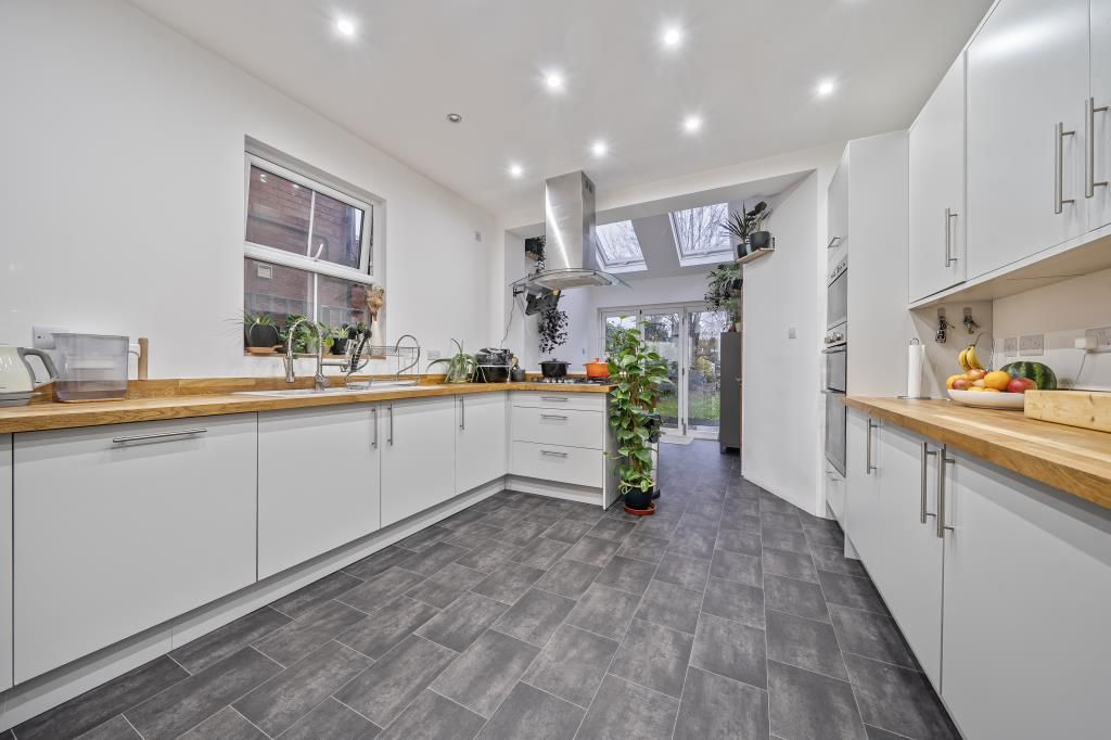 Property photo 3 of 20 Kitchen