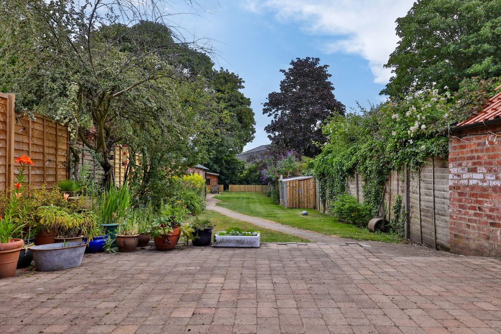 Property photo 2 of 22