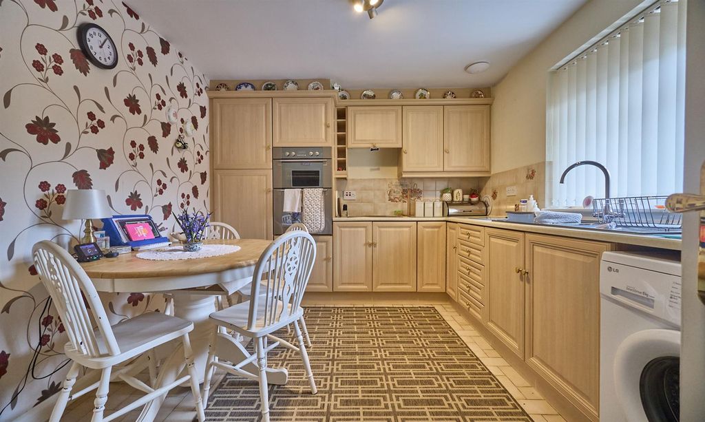 Property photo 2 of 11 Coniston Court (3).Jpg