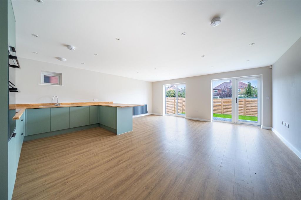 Property photo 2 of 22