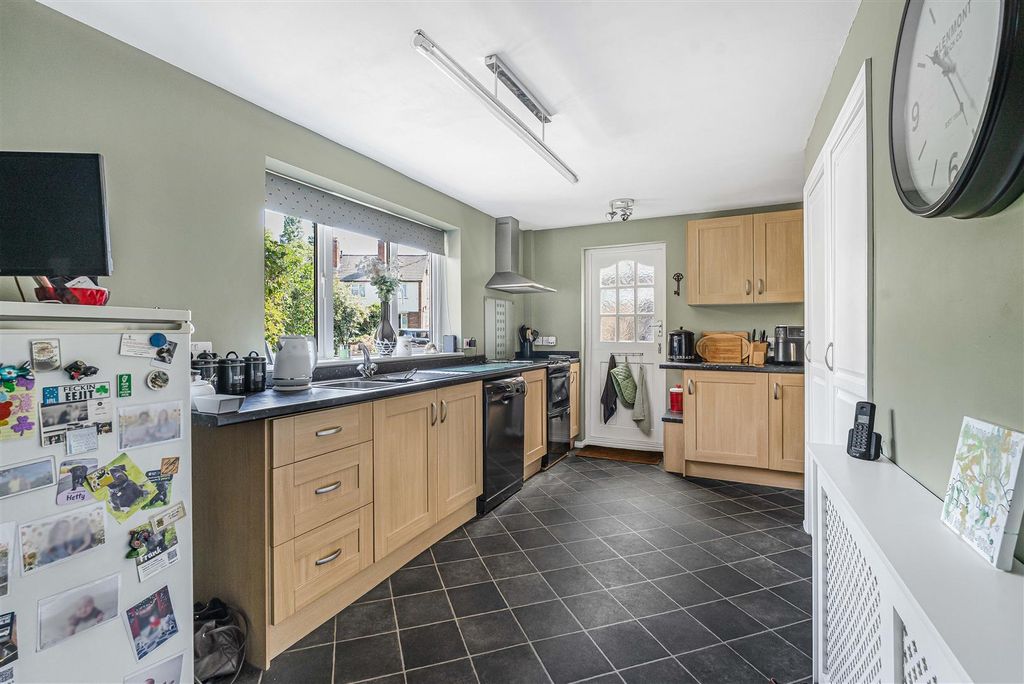 Property photo 3 of 20 Kitchen