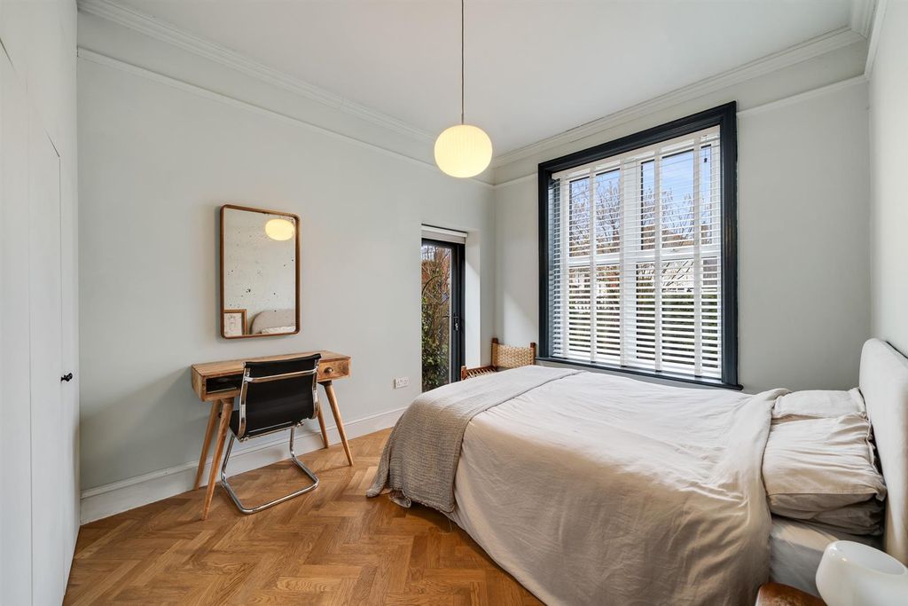 Property photo 3 of 18 Bedroom