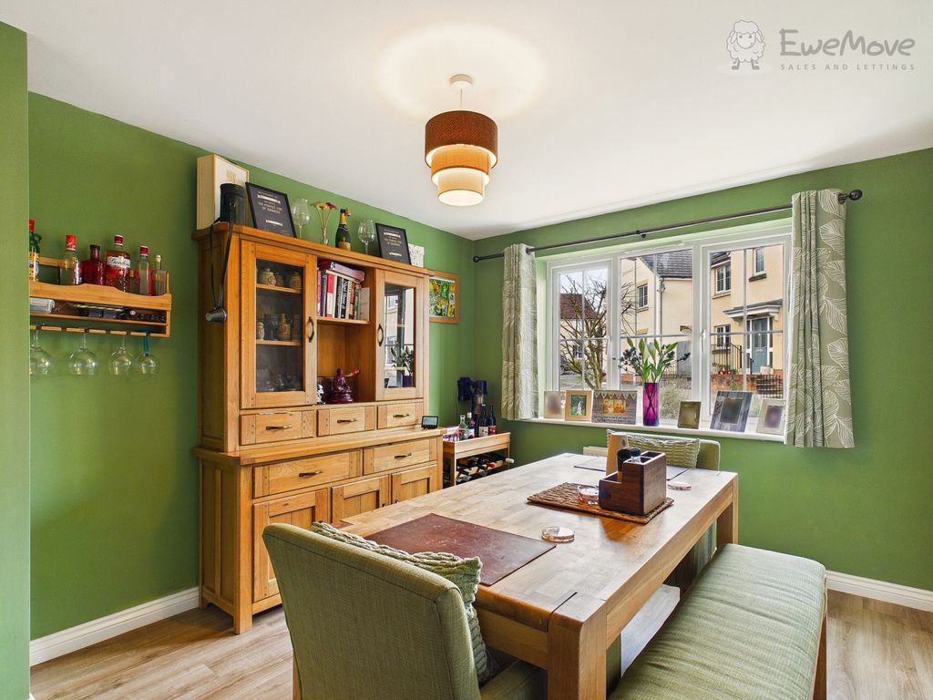 Property photo 3 of 16 Ewemove South Molton - 42 Beech Grove