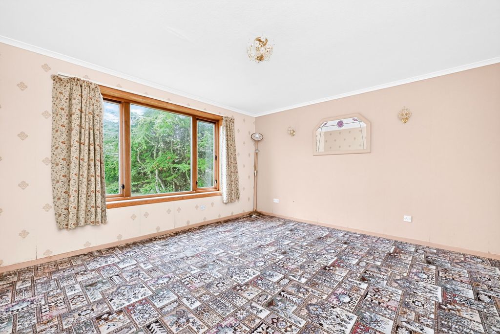 Property photo 3 of 37