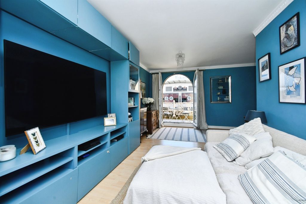 Property photo 1 of 17