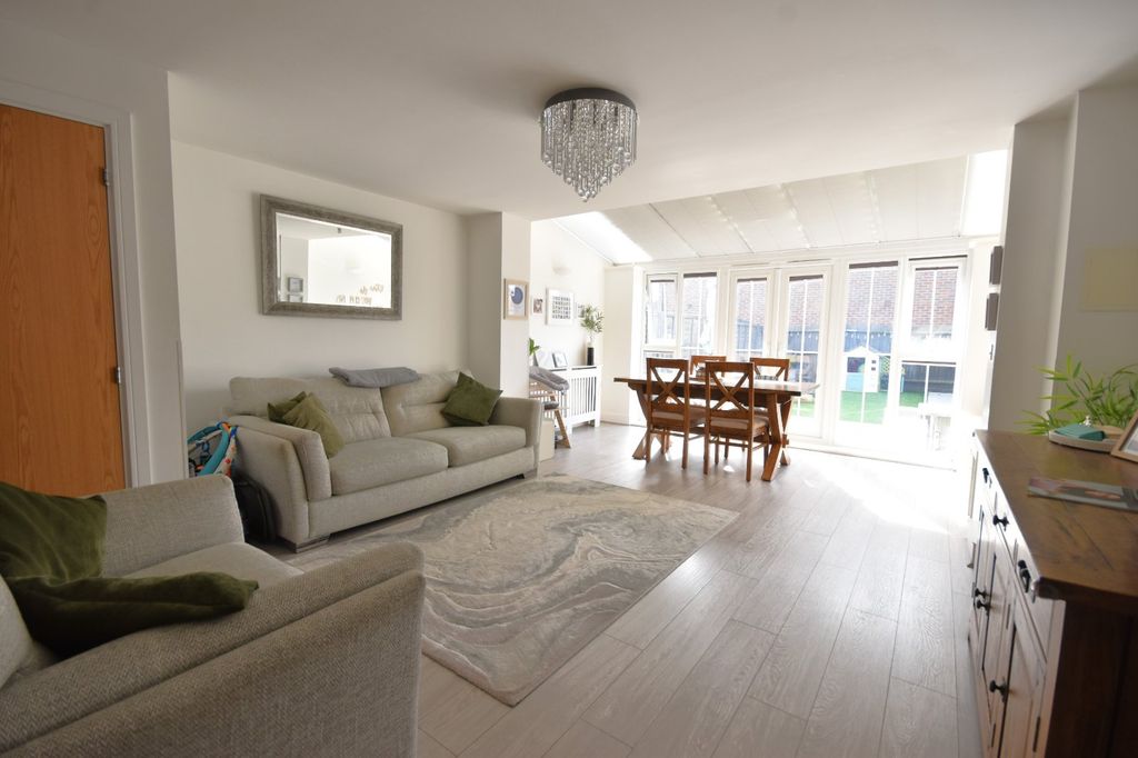 Property photo 2 of 19 Picture No. 17