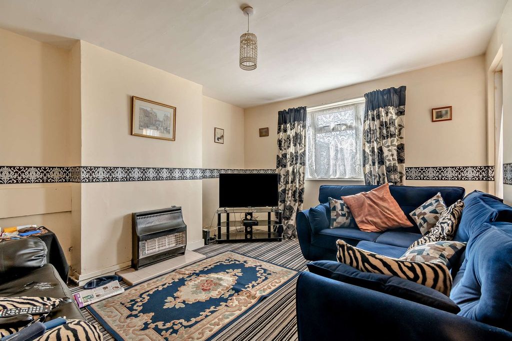 Property photo 2 of 11