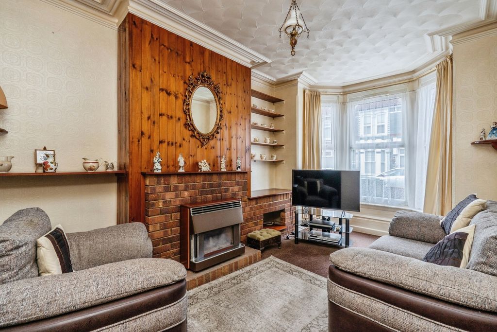 Property photo 2 of 17 Photo