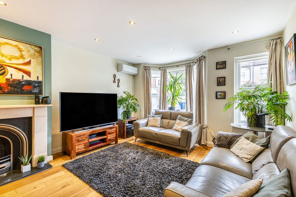 Property photo 2 of 21