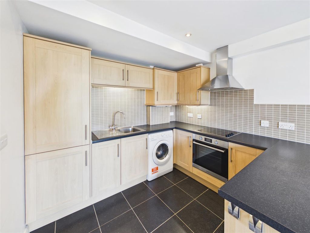 Property photo 3 of 14 Cam05476G0-Pr0321-Still005.Jpg
