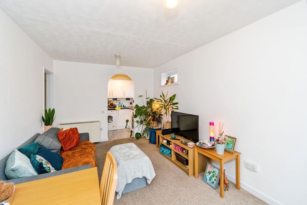 Property photo 3 of 11 Pbox-Img.Jpg