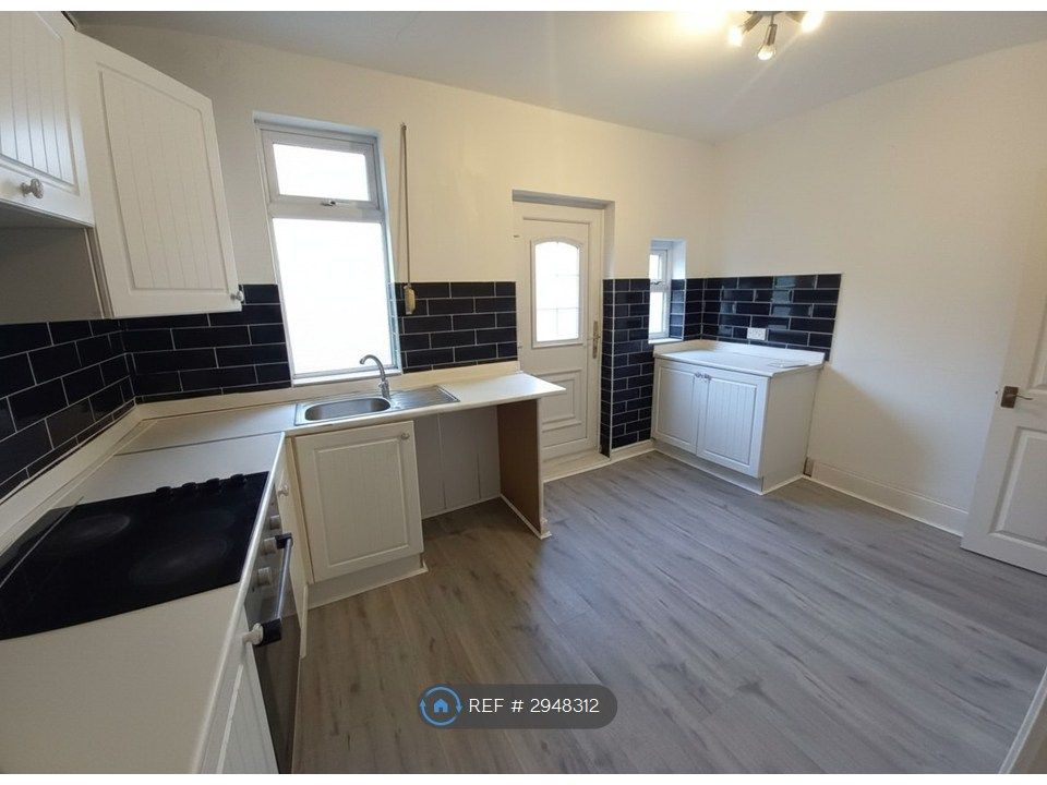 Property photo 1 of 6 Kitchen