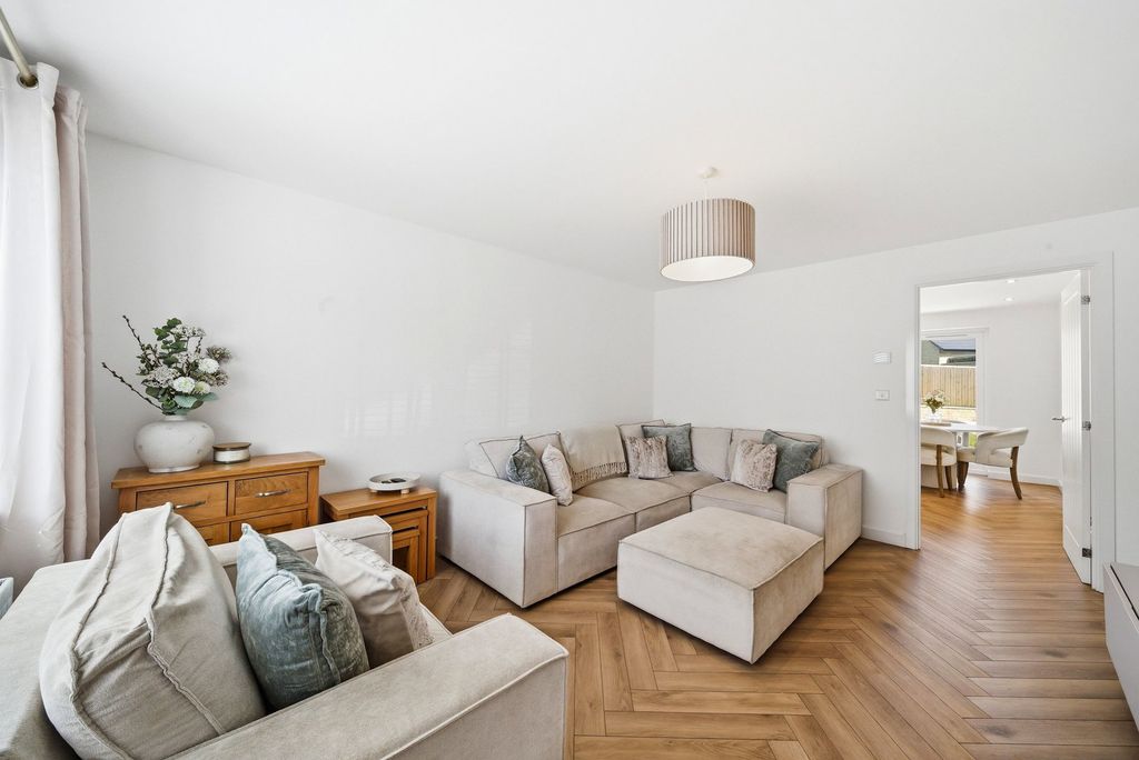 Property photo 2 of 34