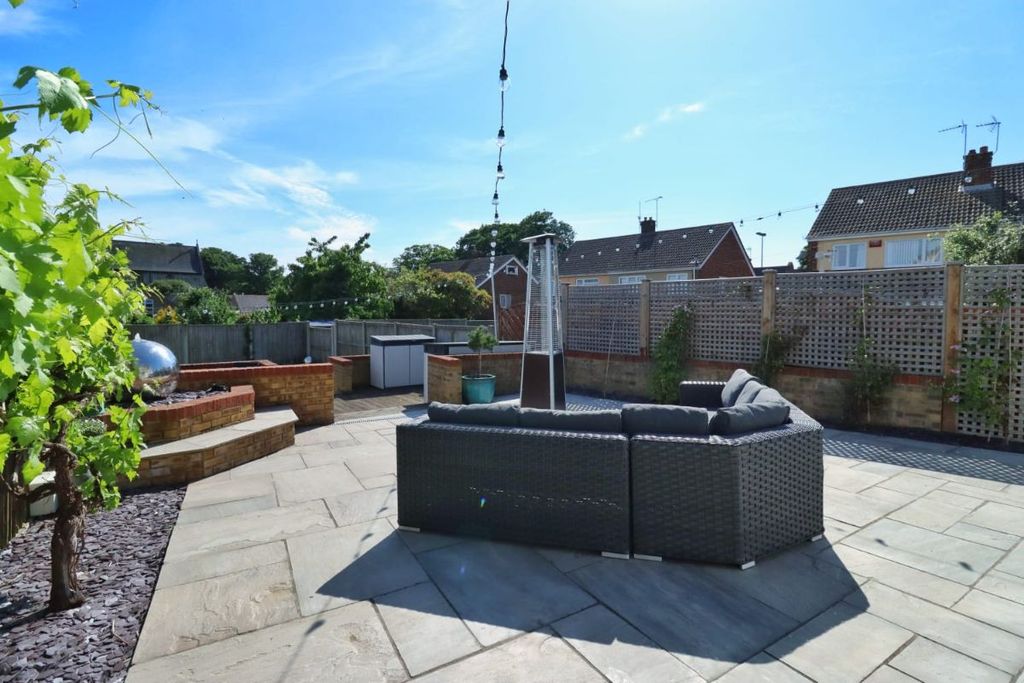 Property photo 2 of 25