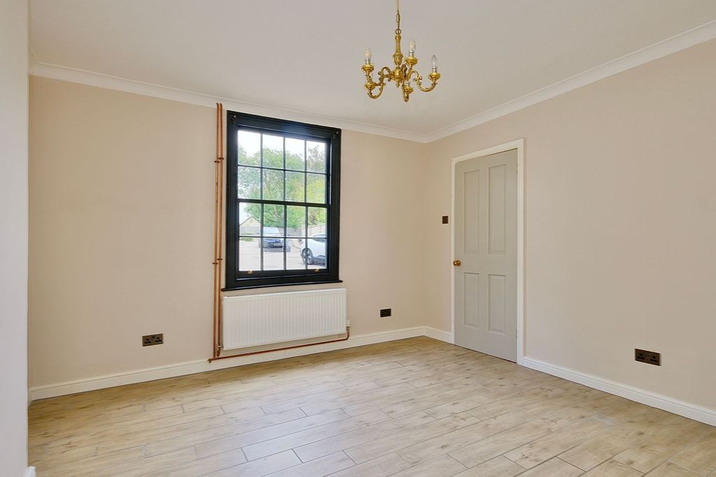 Property photo 3 of 25