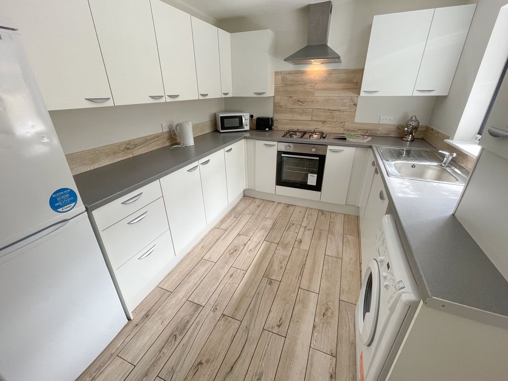 Property photo 3 of 9 67 Adelaide(7)