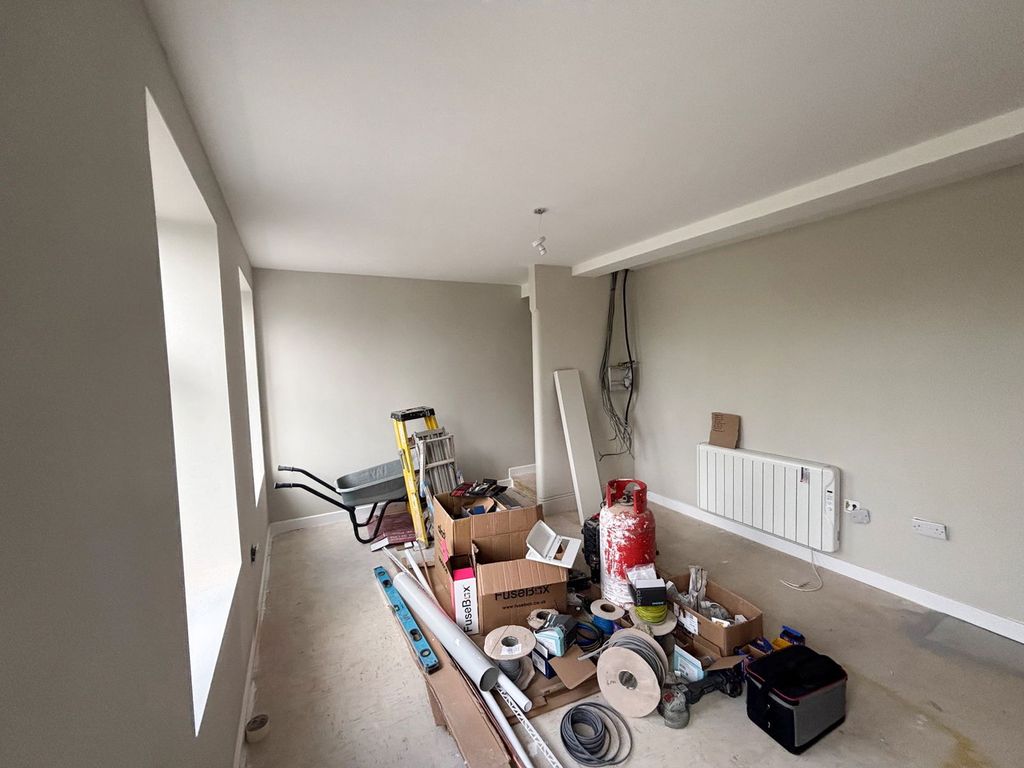 Property photo 3 of 6