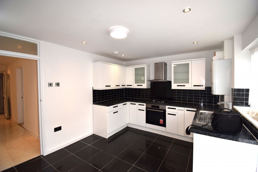 Property photo 3 of 16 Gallery