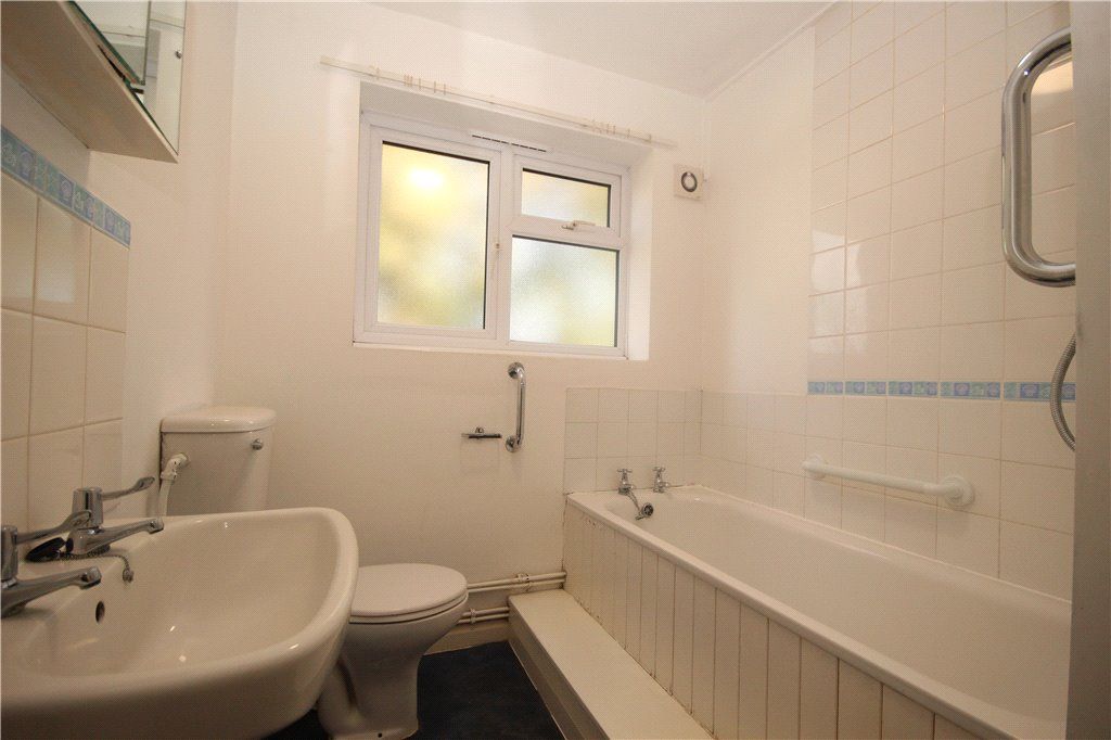 Property photo 3 of 7 Bathroom