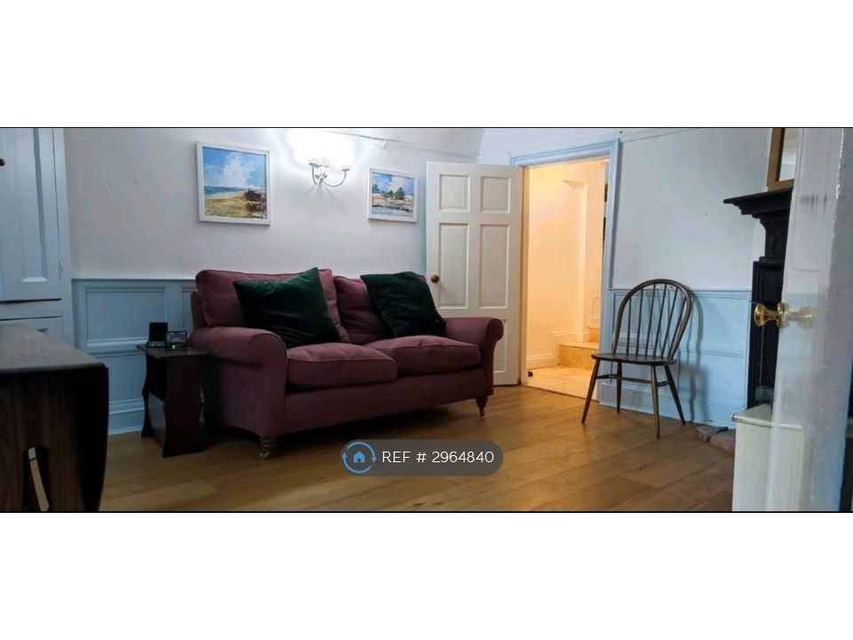 Property photo 2 of 11 Livingroom