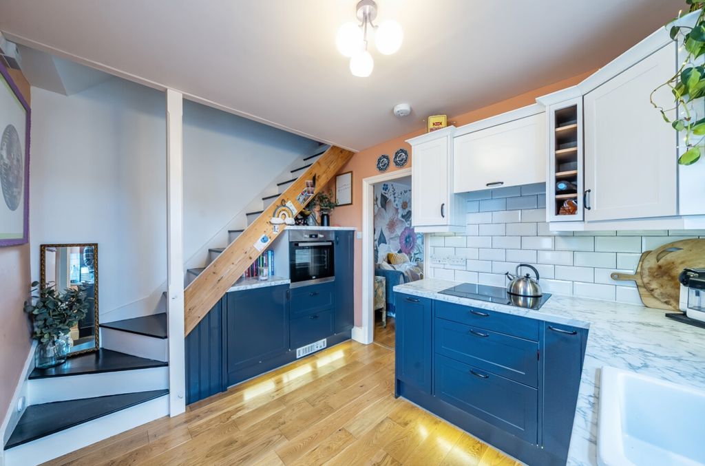 Property photo 2 of 12 Ewemove Harrogate Kitchen