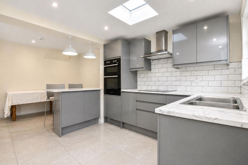 Property photo 1 of 14 7Ac610cc-d38F-41c6-A7E1-073F3c59906A.Png