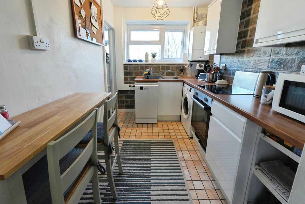 Property photo 3 of 16 Kitchen