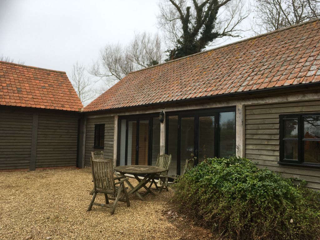 Property photo 2 of 11 Parking