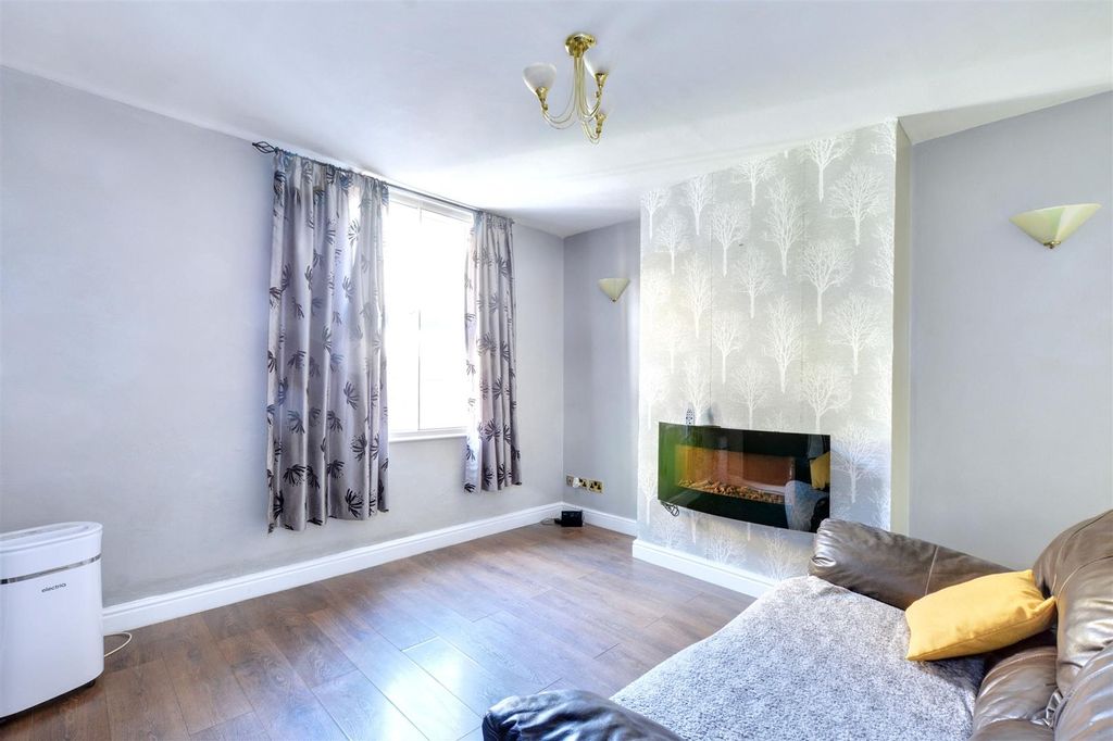 Property photo 3 of 19 Lounge.Jpeg