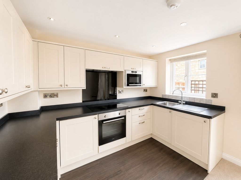 Property photo 3 of 6 Kitchen