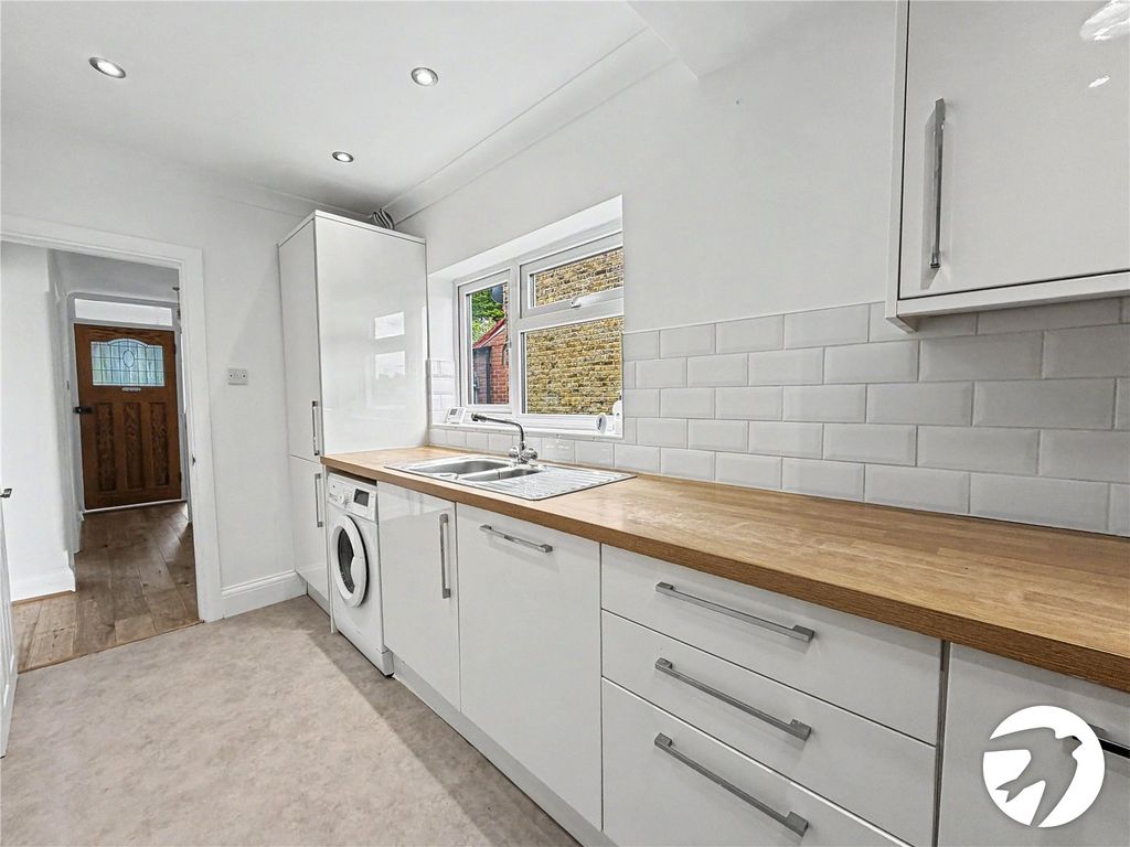 Property photo 3 of 16 Kitchen