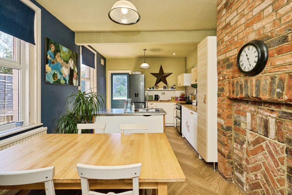 Property photo 3 of 14 Kitchen