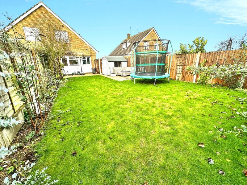 Property photo 2 of 14 Mede Way