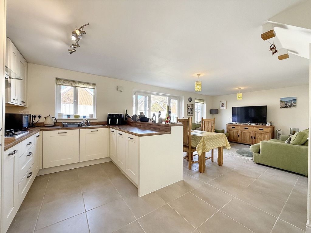 Property photo 3 of 34