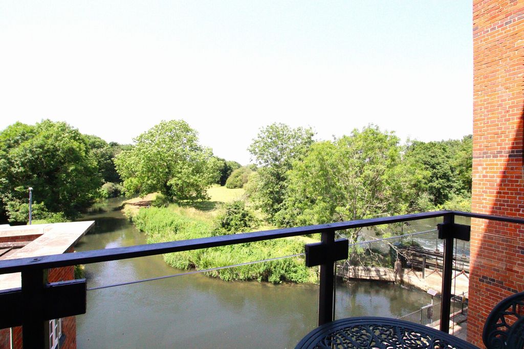 Property photo 2 of 21 Picture No. 28