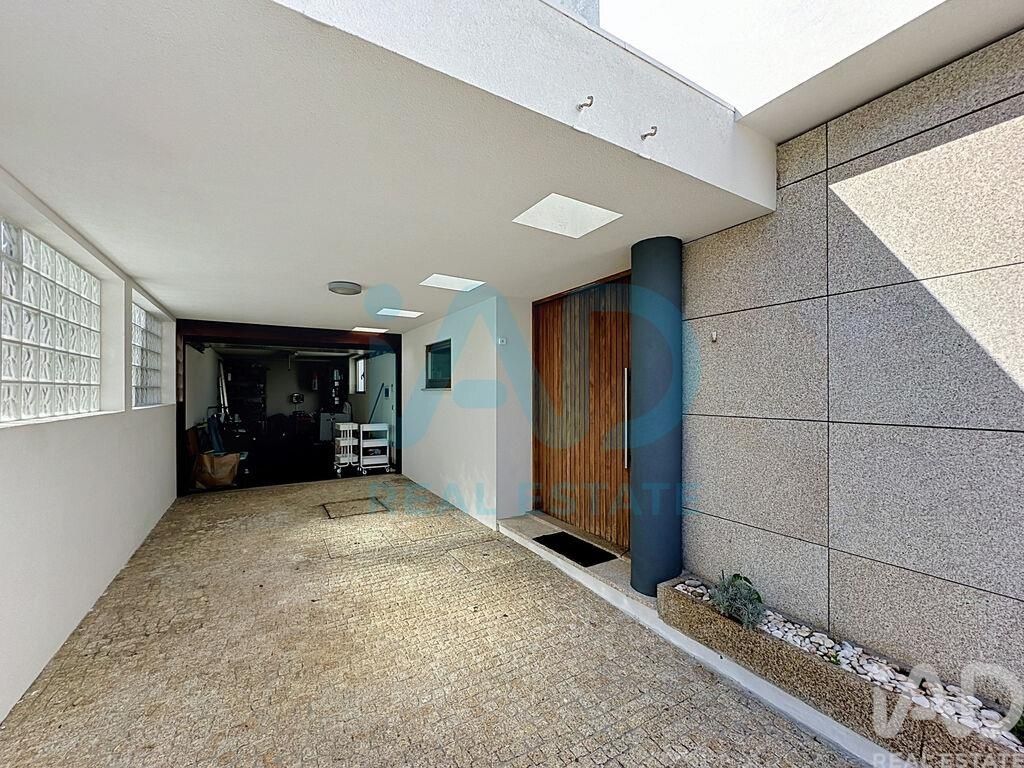 Property photo 3 of 40