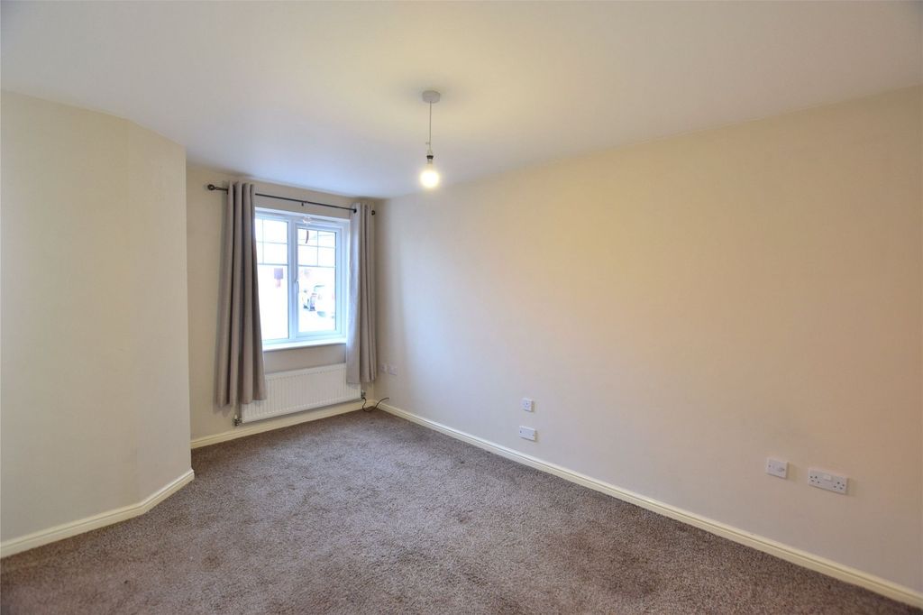 Property photo 3 of 10 Lounge