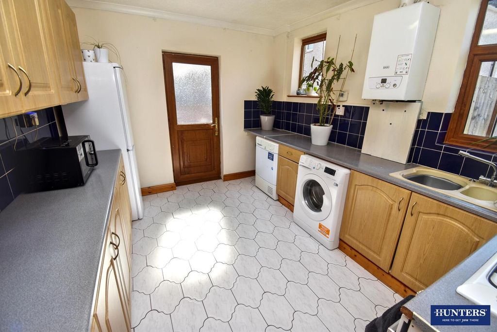 Property photo 3 of 15 Kitchen