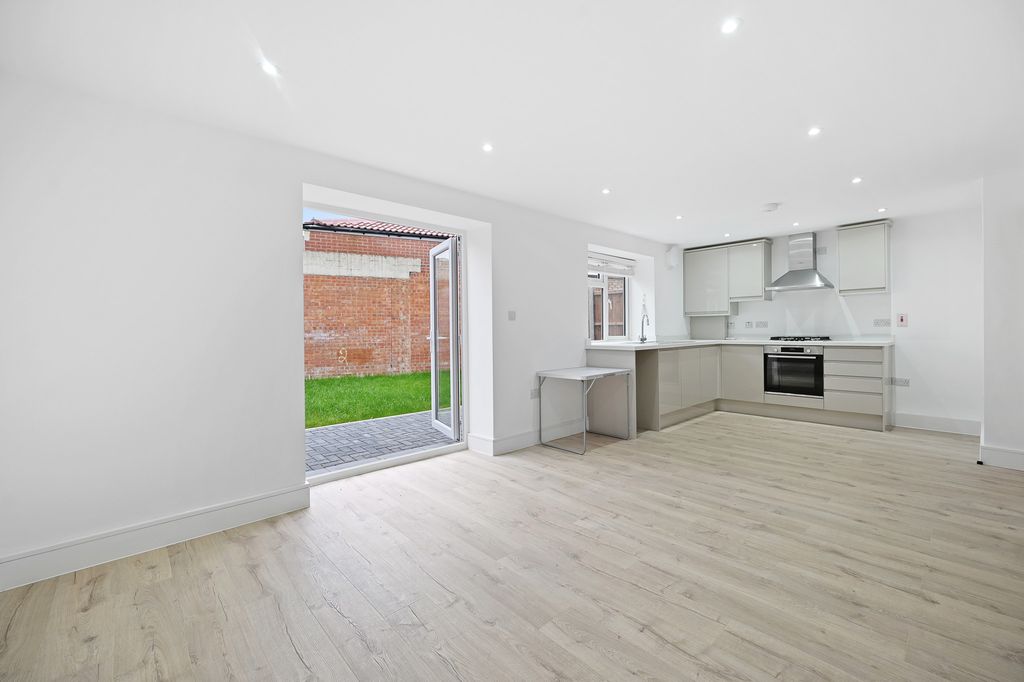 Property photo 2 of 13 11