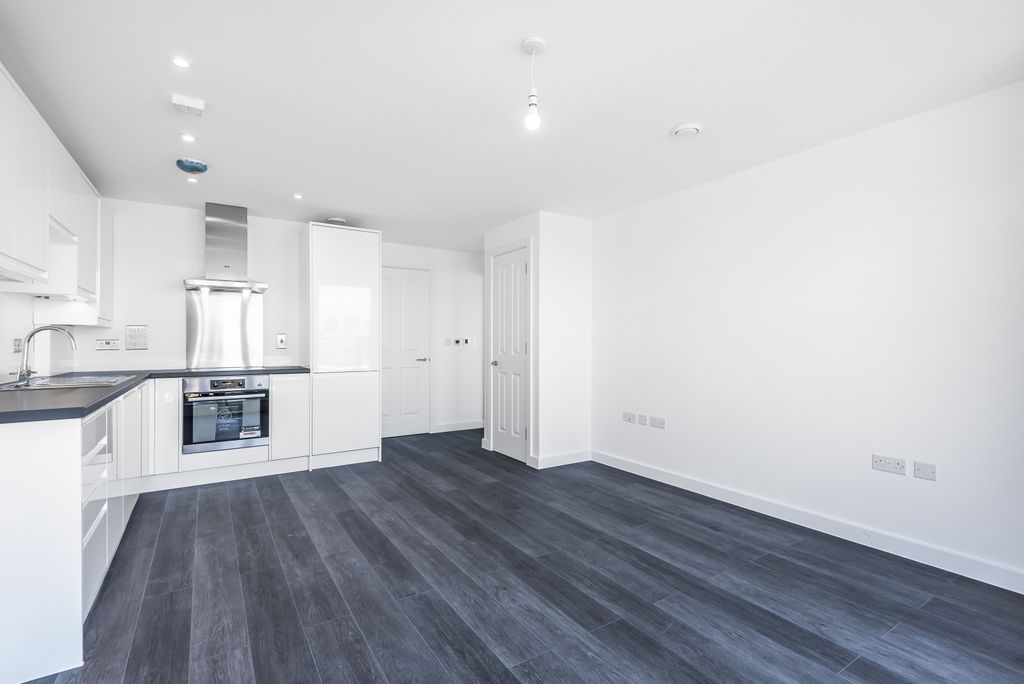 Property photo 3 of 9 Kitchen