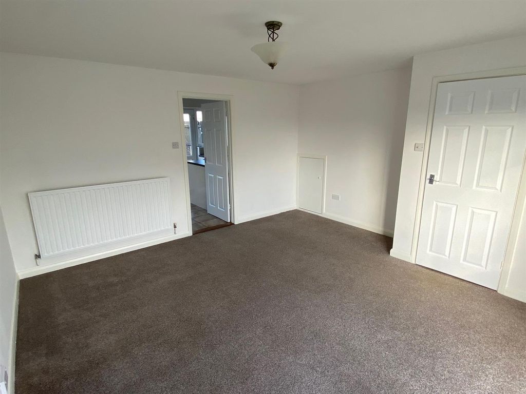 Property photo 3 of 15 24 Dale Road Lounge