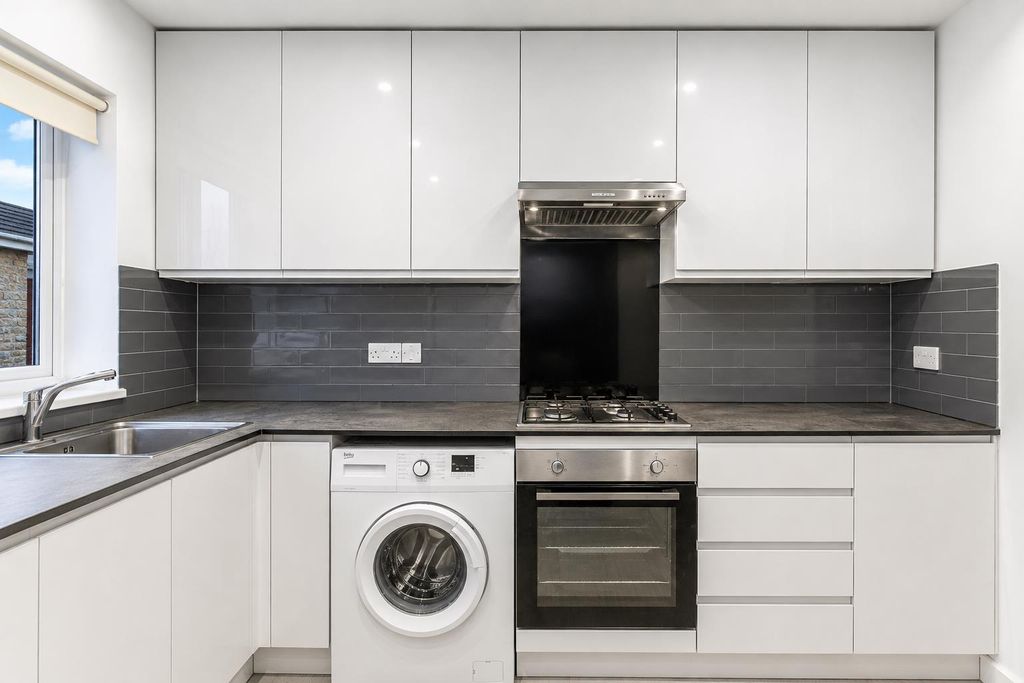 Property photo 1 of 10 Kitchen